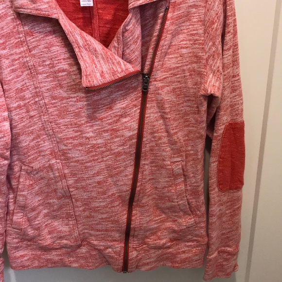 Lucy Zipup - Picture 2 of 5